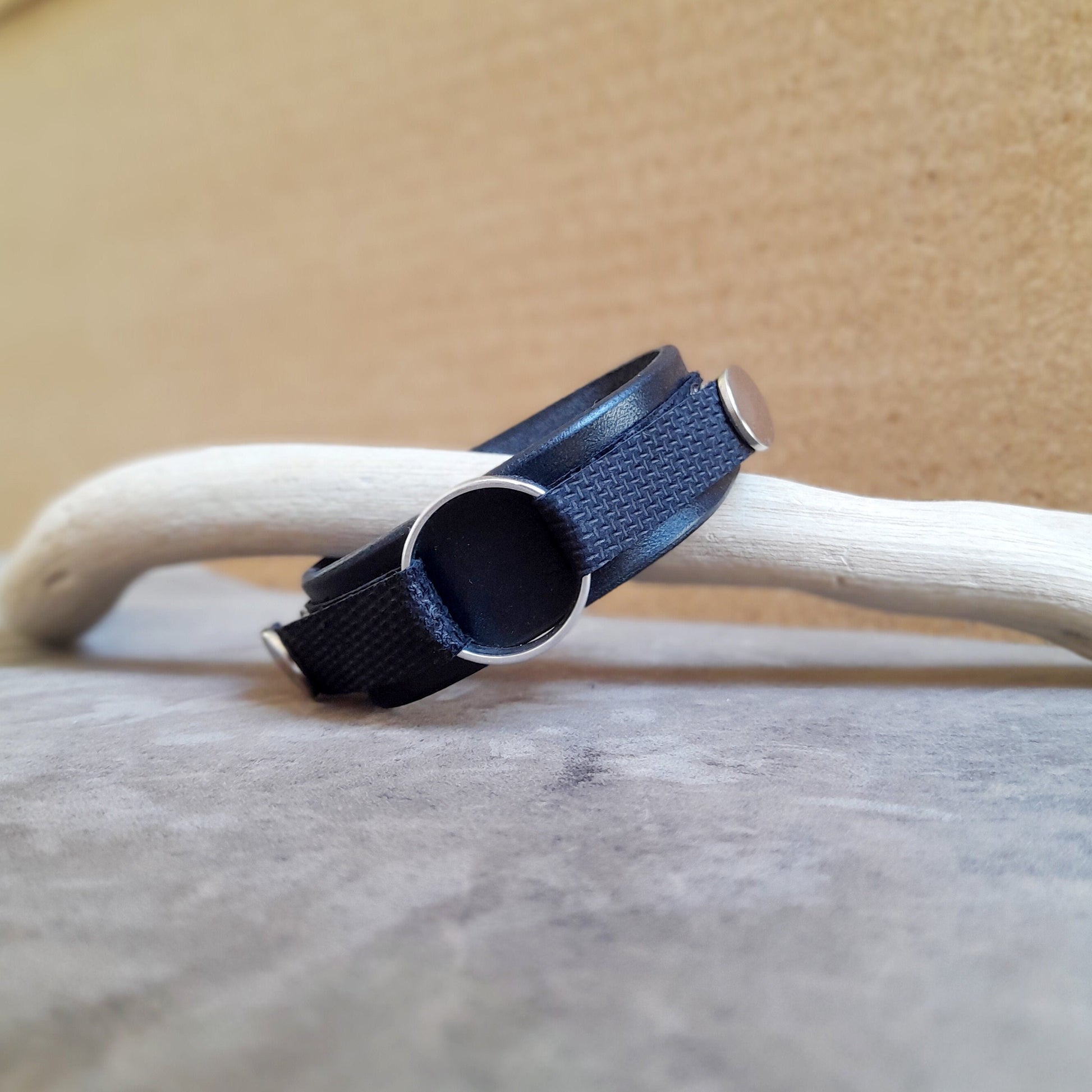Leather Ring Holder Bracelet in black with silver metal clasps (variation)