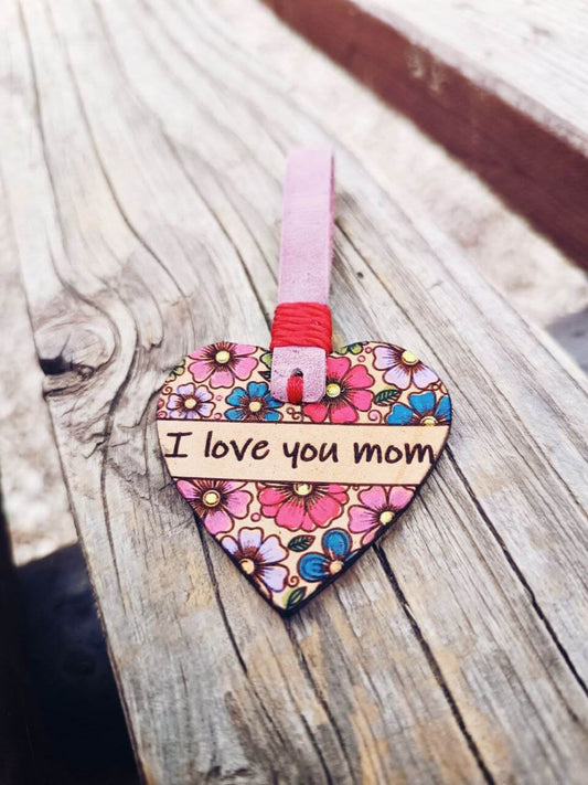 Heart-shaped floral tag with 'I love you mom' text on a wooden surface - finished sample of the free template