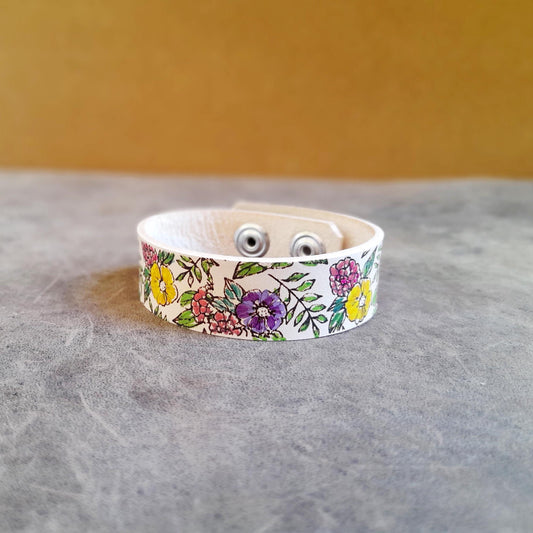 Bracelet romantique peint à la main, fleurs violettes, œillets, primevères, symboles d'amour