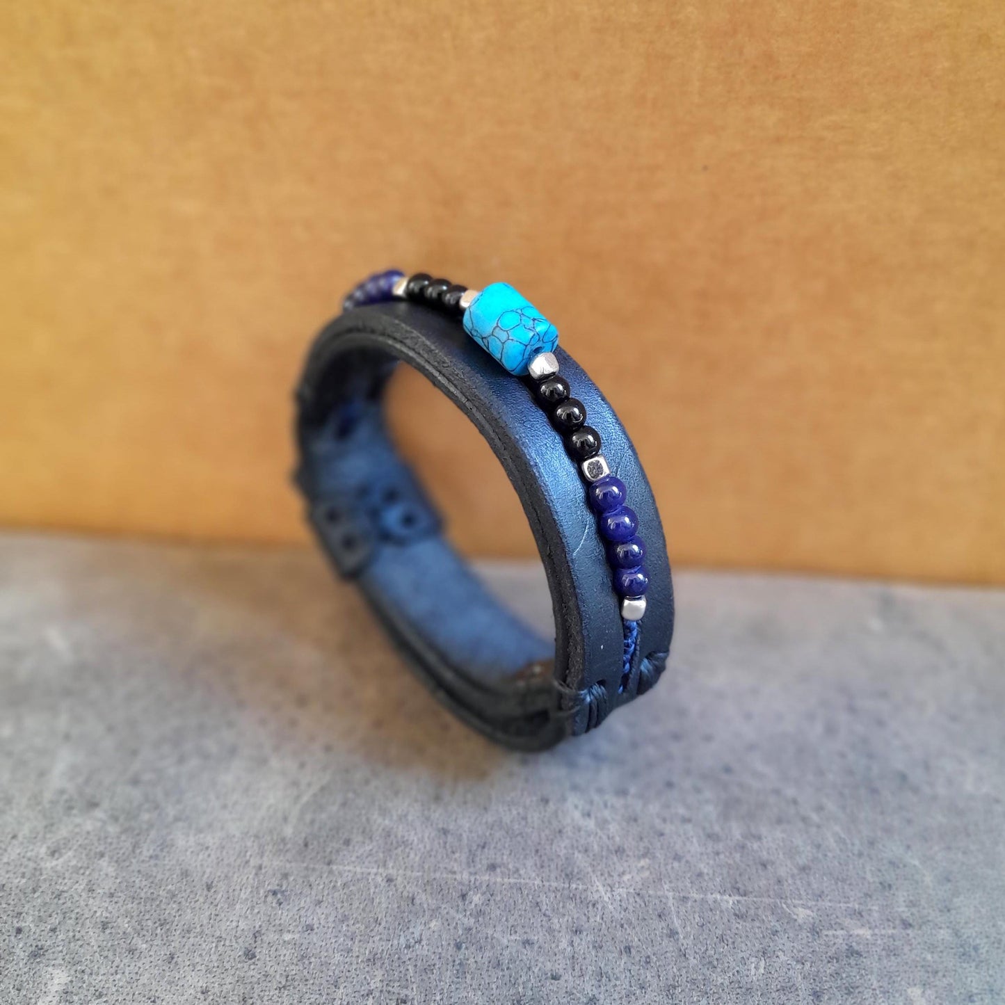 Bracelet en cuir noir pour homme avec perles semi-précieuses