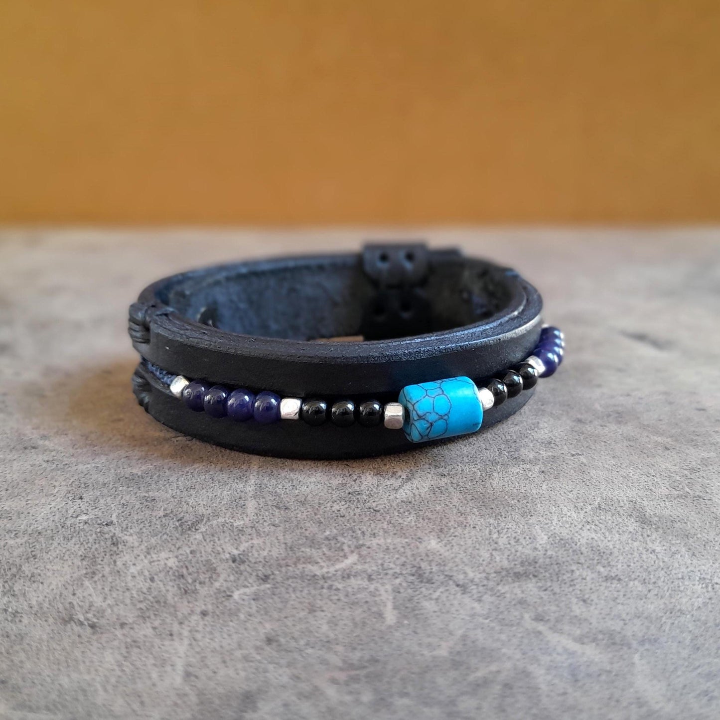 Bracelet en cuir noir pour homme avec perles semi-précieuses