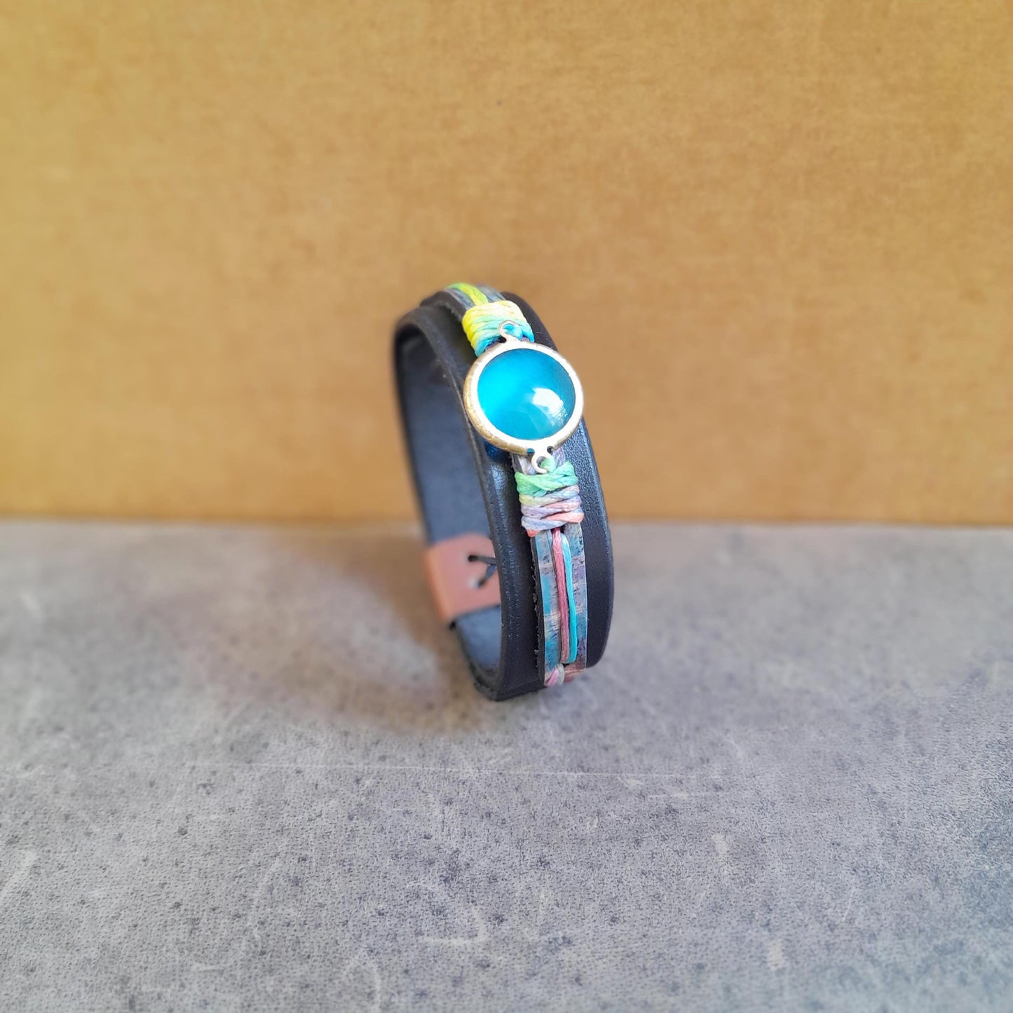 Bracelet en cuir et calcédoine bleu marine