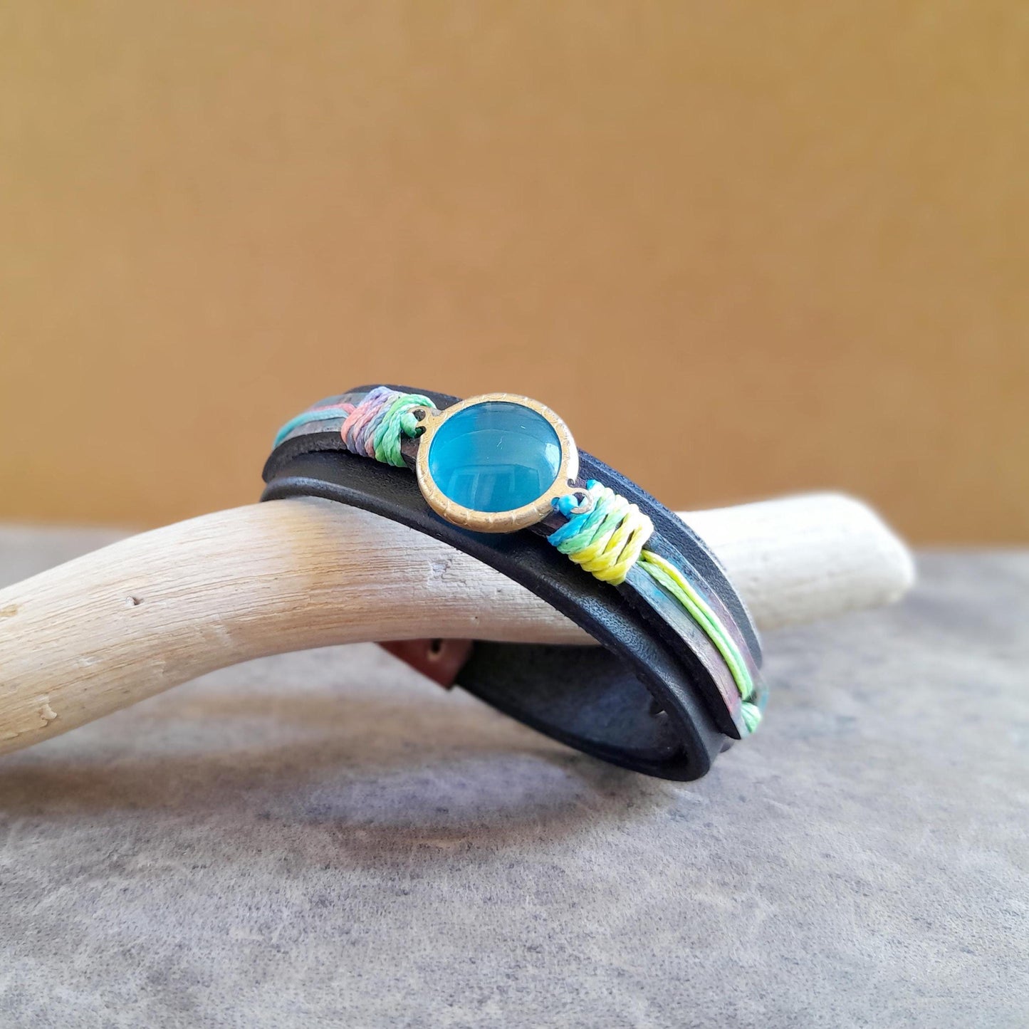 Bracelet en cuir et calcédoine bleu marine