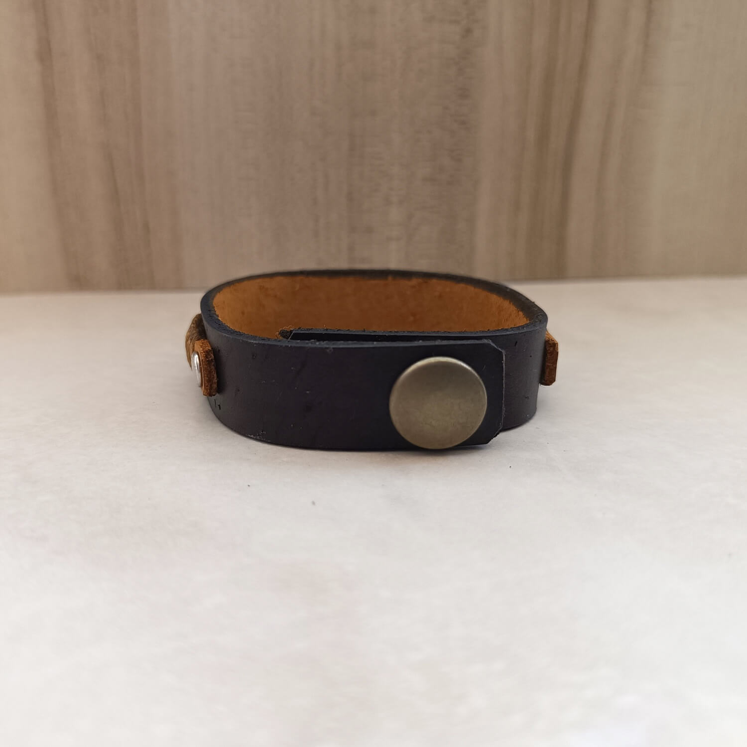 Snap closure and inner band texture of the tiger's eye cuff