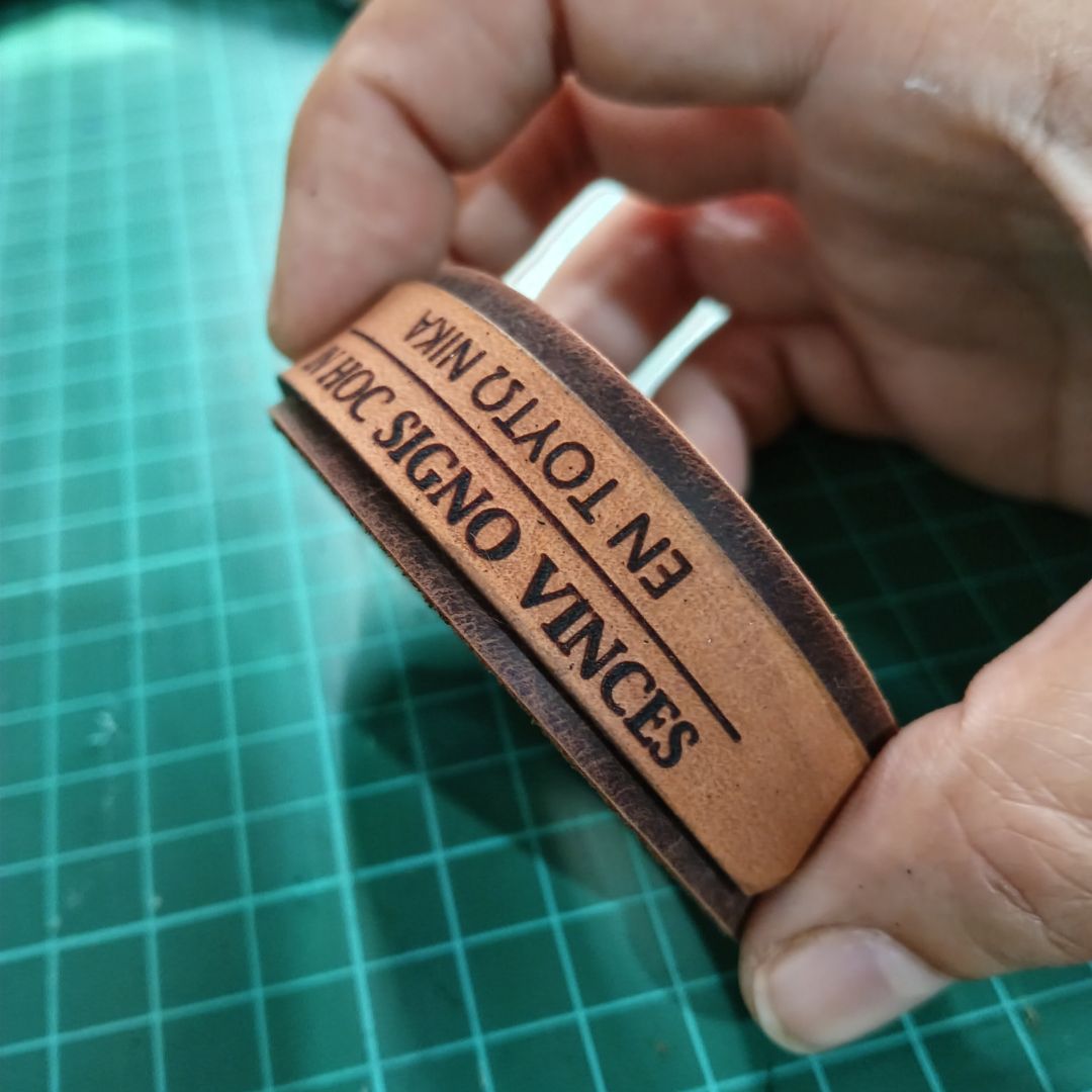 In Hoc Signo Vinces bracelet making of - I'm testing different tones of leather for the top layer