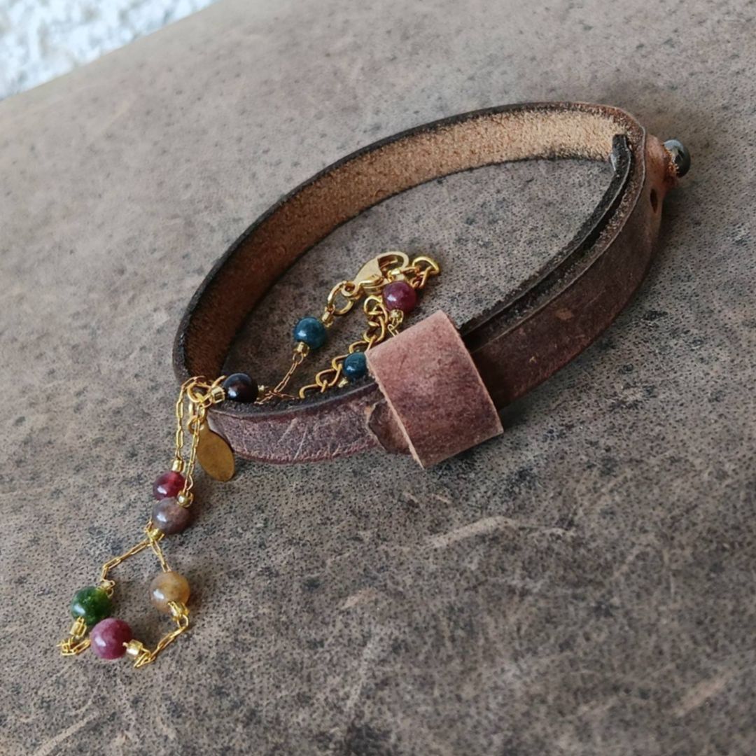 thin band and gold chain with beads set flat view