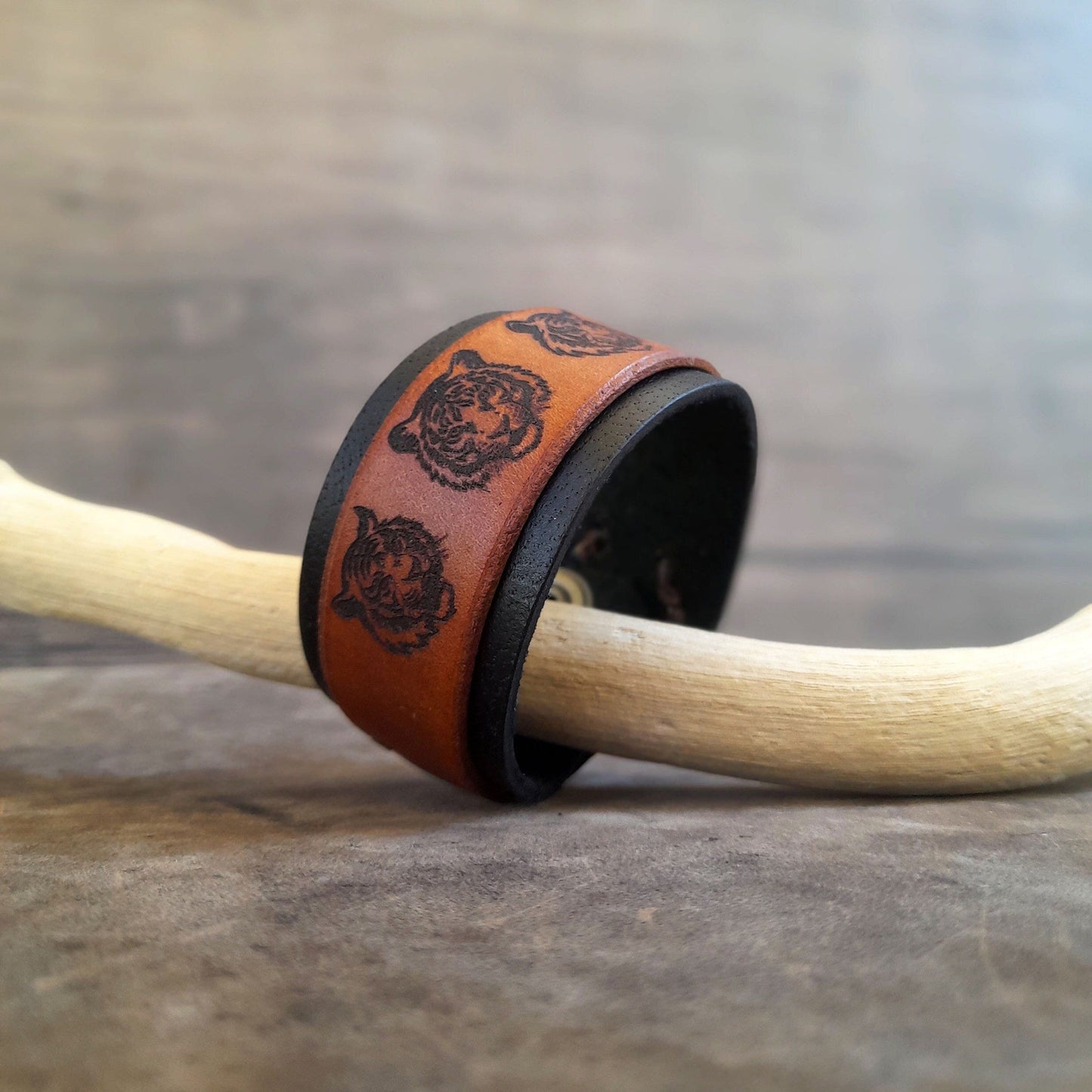 Unisex Tiger Leather Bracelet