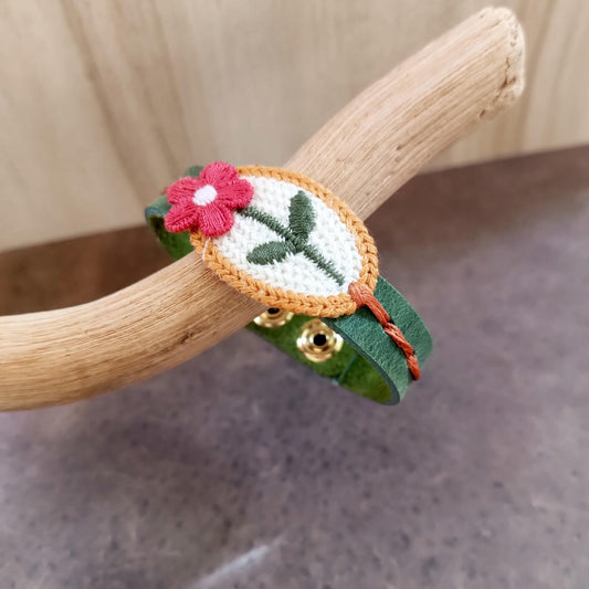 Decorative bracelet with floral design on a wooden handle